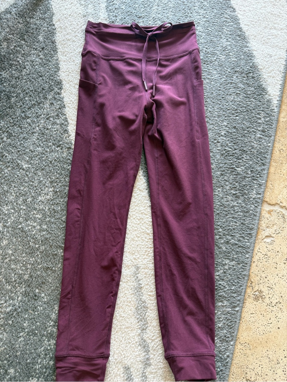 Carbon 38 Women’s Burgundy Jogger Leggings